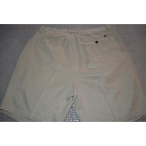 37824 Tommy Bahama Hawaiian Shorts Coconut Buttons Light Tan Silk Size 38 Mens - Picture 9 of 9